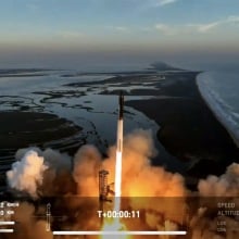SpaceX Starship lifting off Nov. 18
