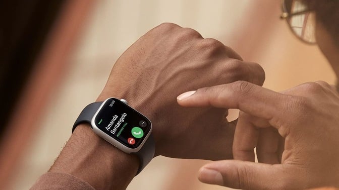Person using the Apple Watch Series 8.